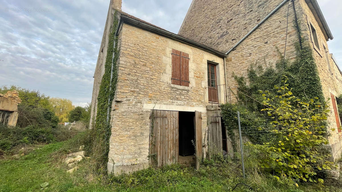 Maison à AVALLON