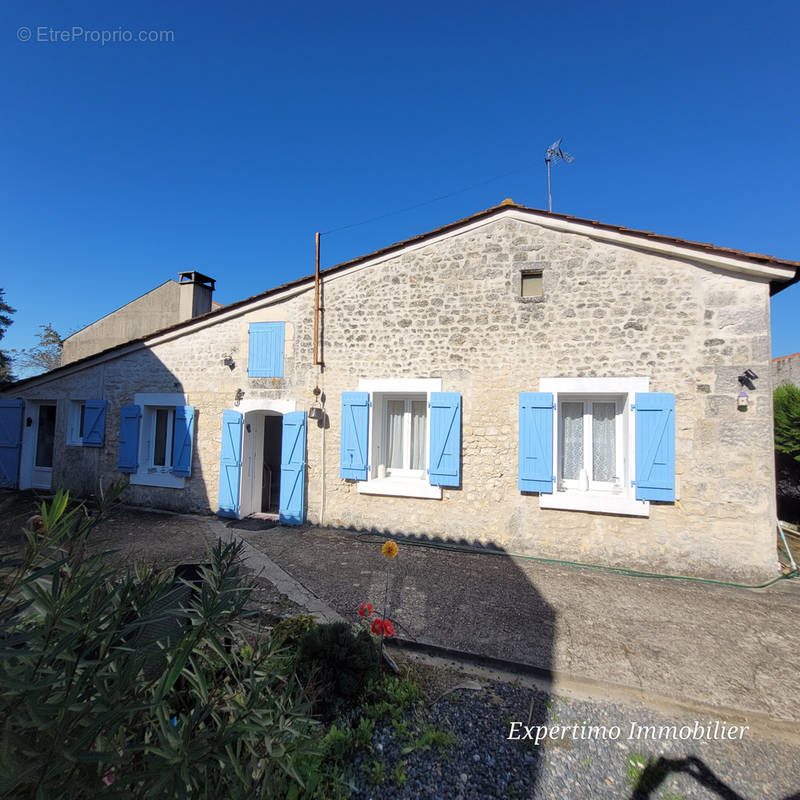 Maison à SAINT-GENIS-DE-SAINTONGE