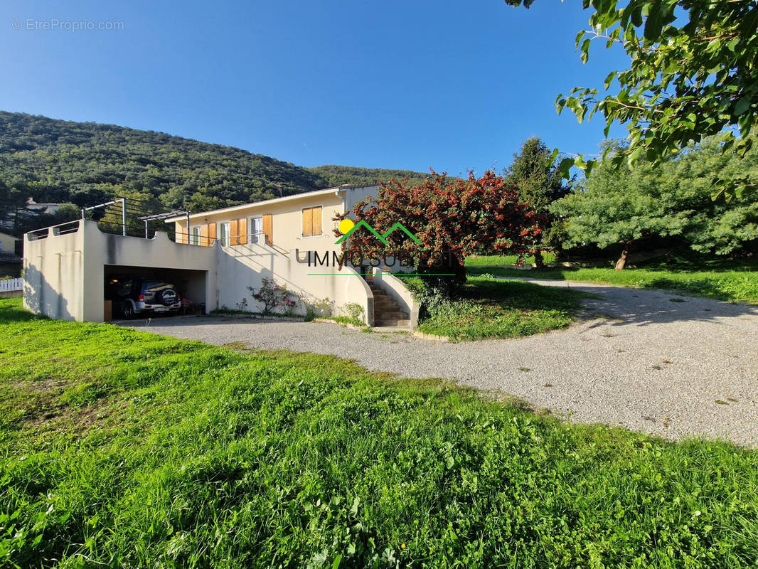 Maison à SAINT-GEORGES-LES-BAINS