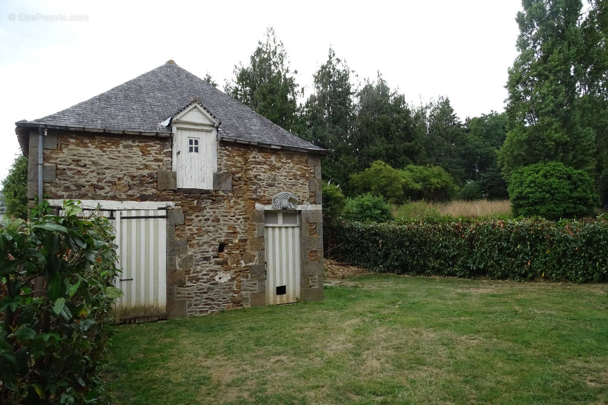 Maison à AMBRIERES-LES-VALLEES