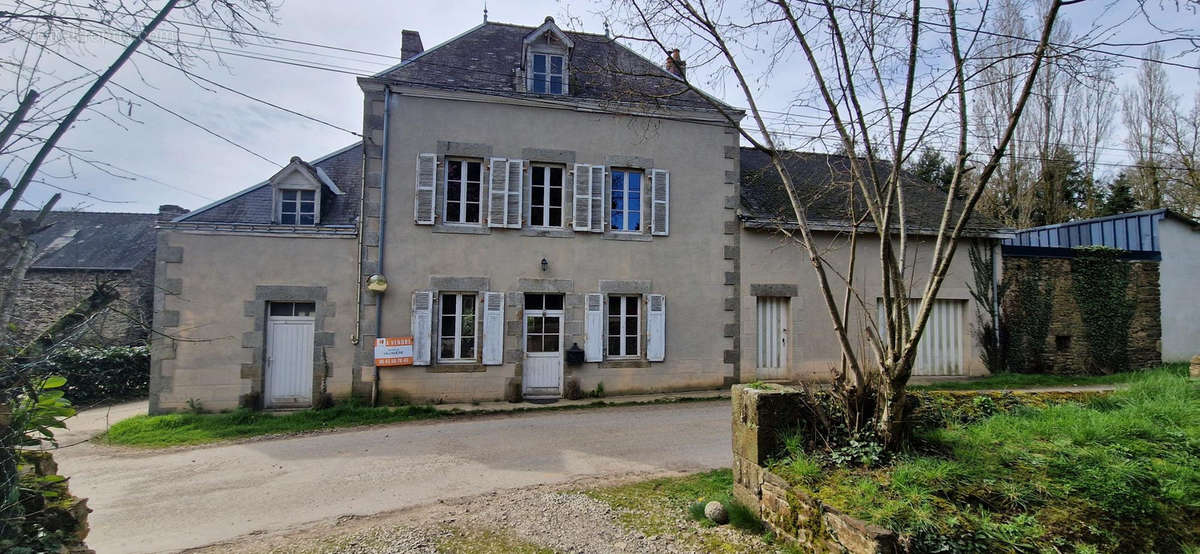 Maison à AMBRIERES-LES-VALLEES