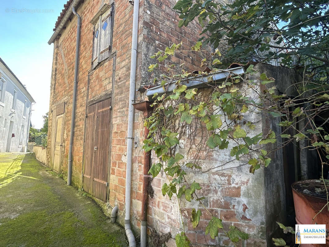 Maison à LE GUE-DE-VELLUIRE