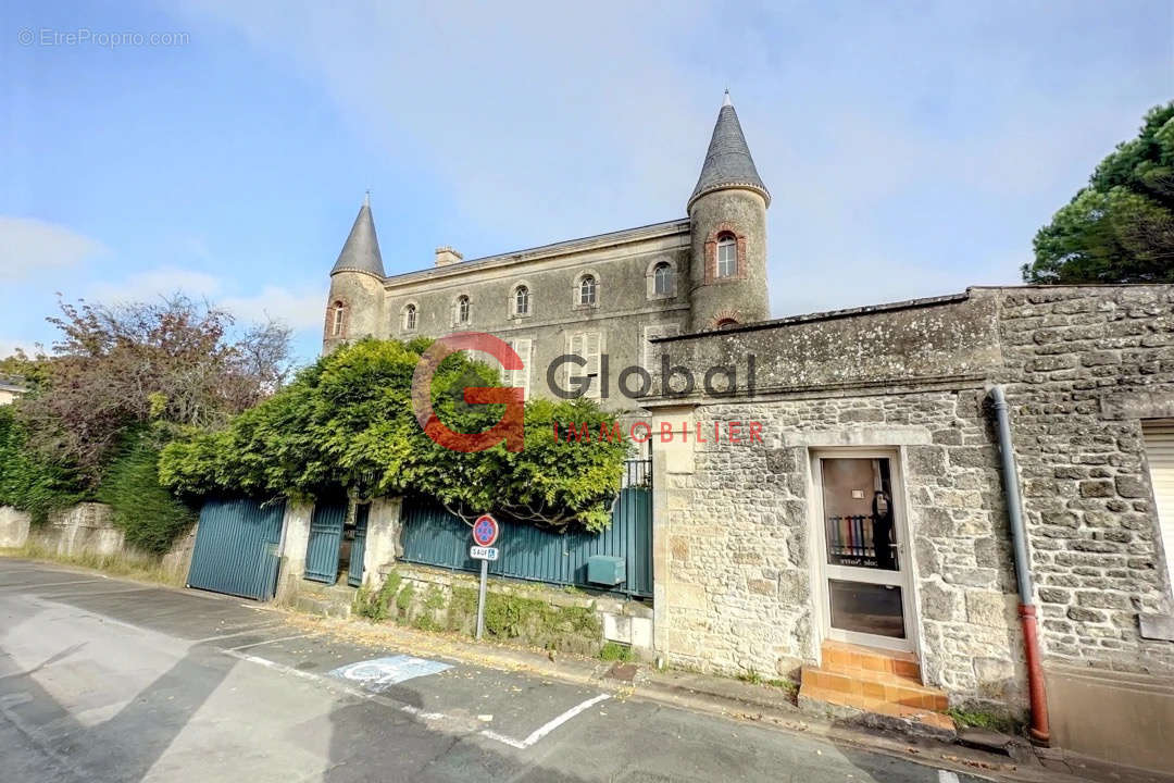 Maison à COULONGES-SUR-L&#039;AUTIZE