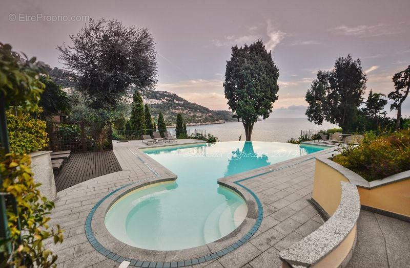 Appartement à ROQUEBRUNE-CAP-MARTIN