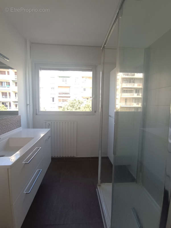 Appartement à MARSEILLE-5E