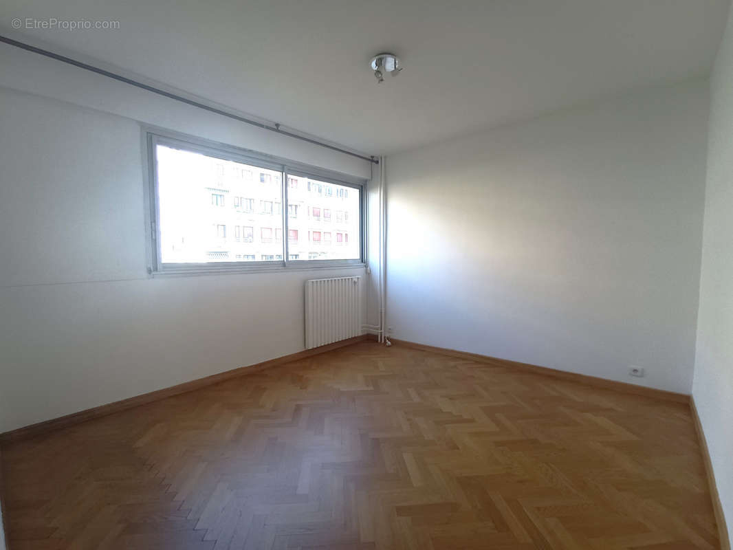 Appartement à MARSEILLE-5E