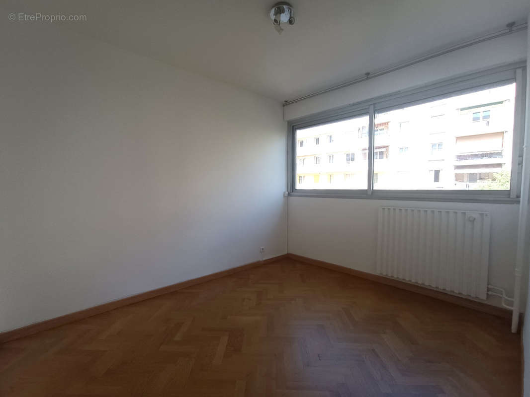 Appartement à MARSEILLE-5E