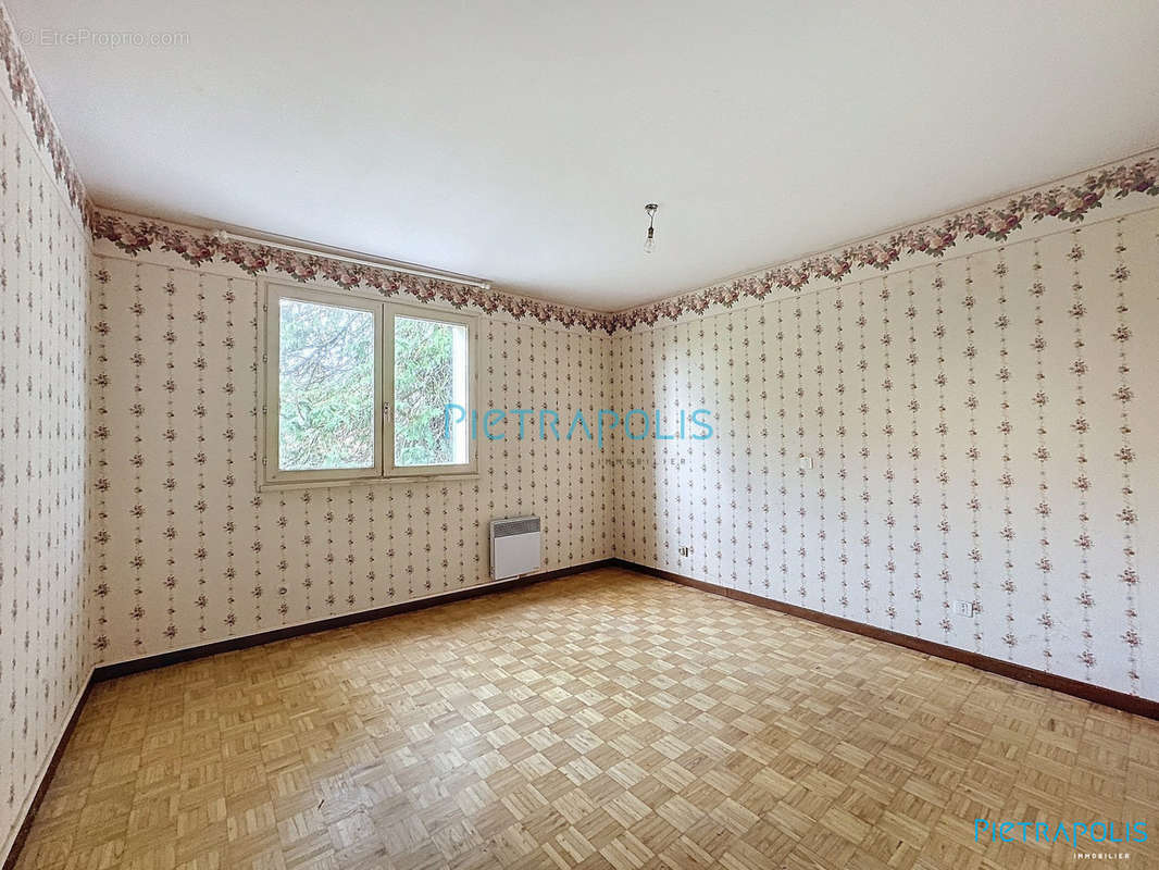 Appartement CIVRIEUX : chambre 1 - Appartement à CIVRIEUX