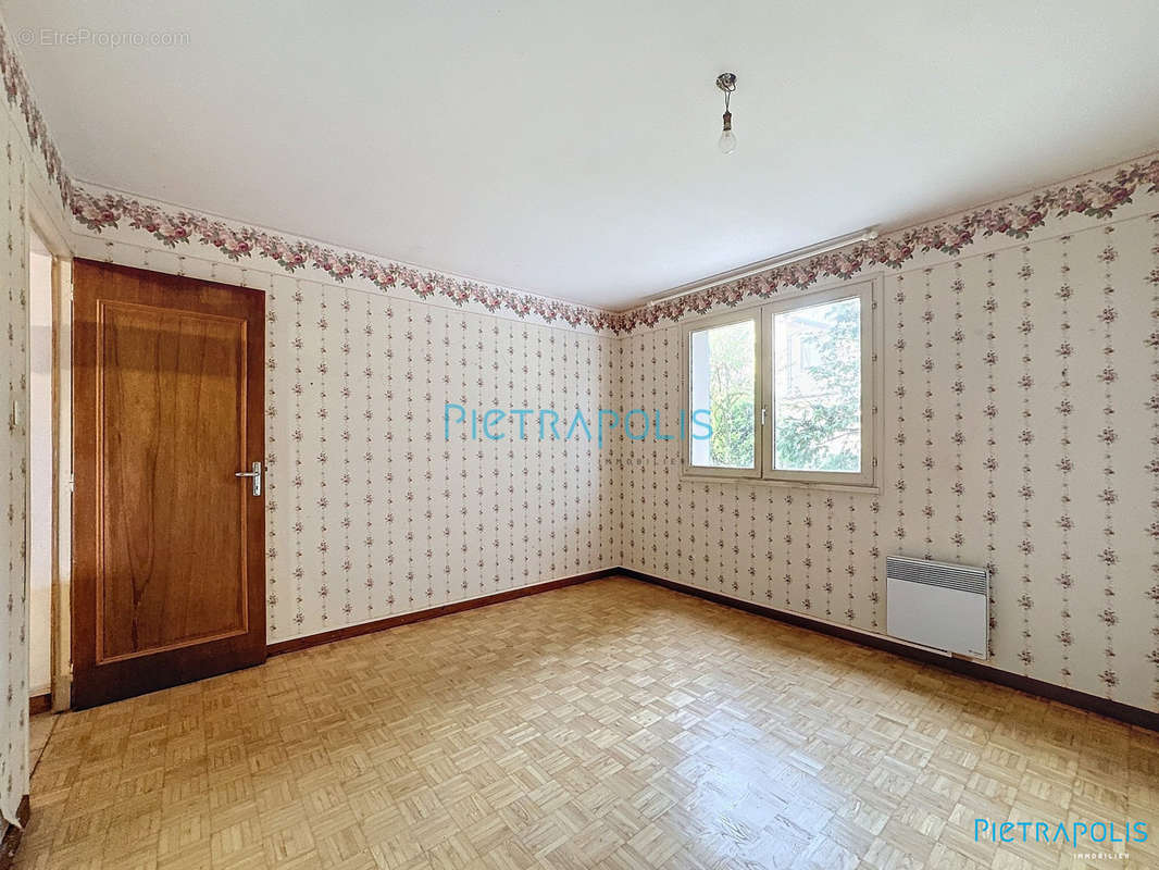 Appartement CIVRIEUX : chambre 1 - Appartement à CIVRIEUX