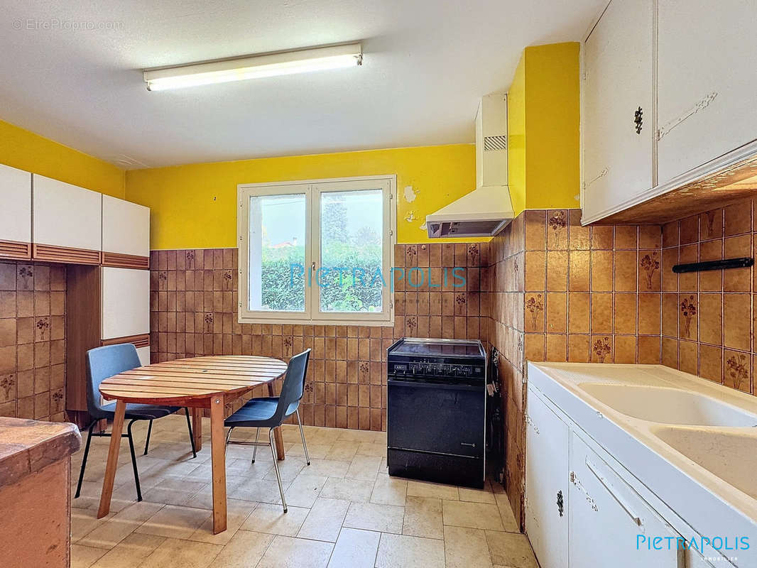 Appartement CIVRIEUX : cuisine - Appartement à CIVRIEUX