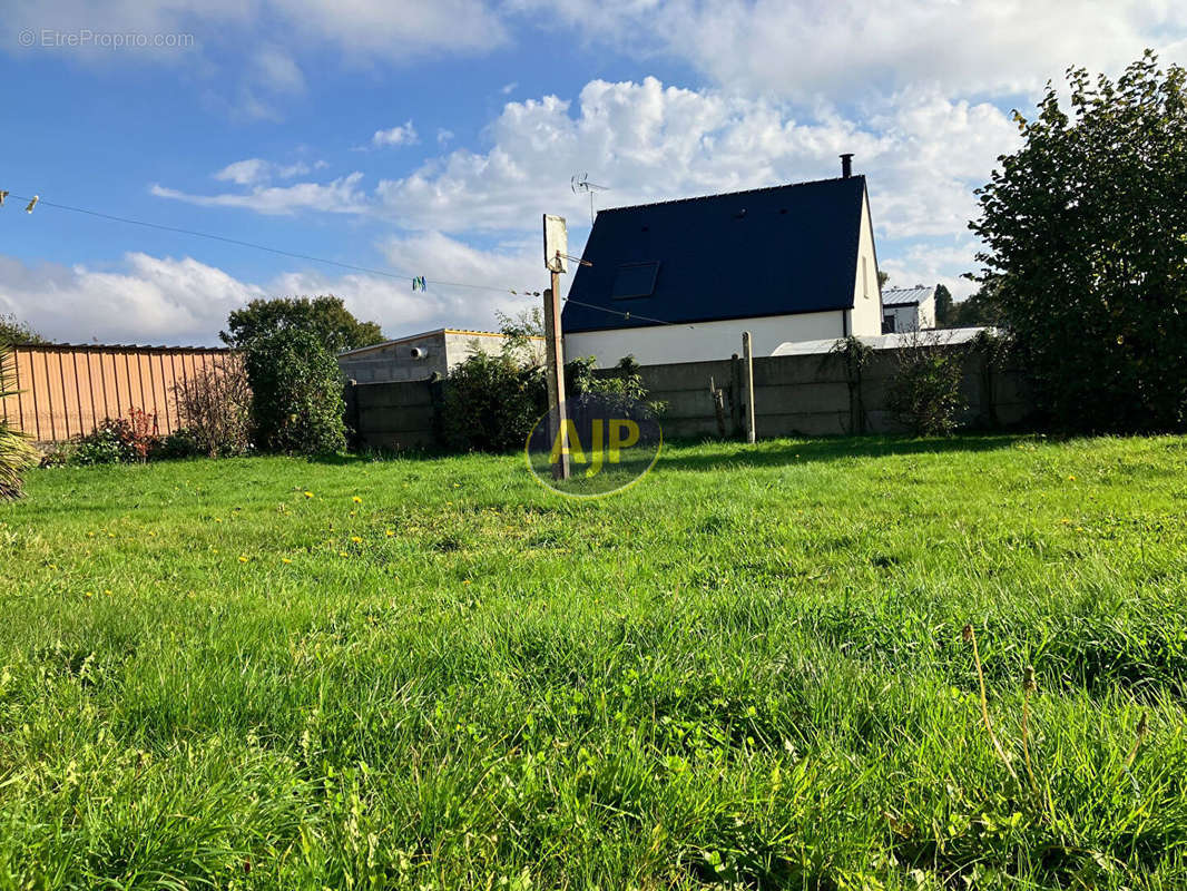 Maison à MALGUENAC