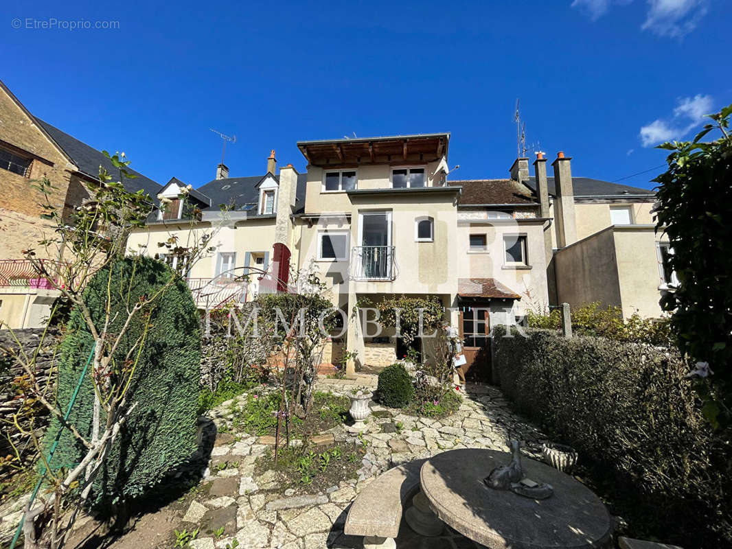 Maison à FRESNAY-SUR-SARTHE