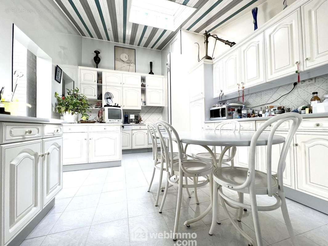 Cuisine dînatoire 15 m² - Maison à BAGNEUX