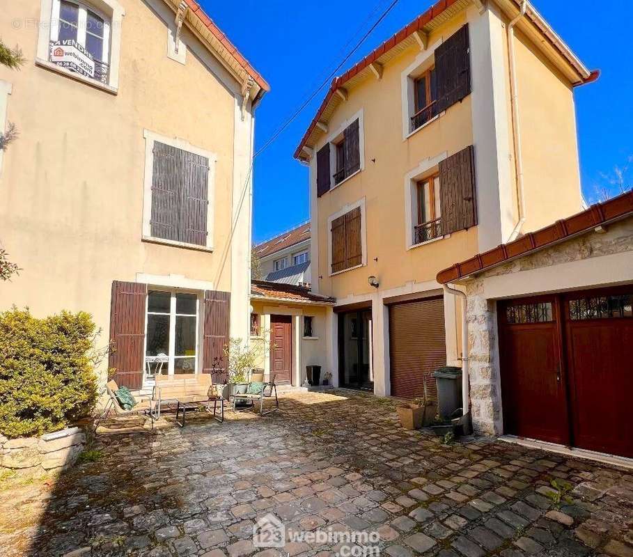 Demeure avec son extension - Charme de l&#039;ancien et modernité 112 m² de surface extérieure - Maison à BAGNEUX