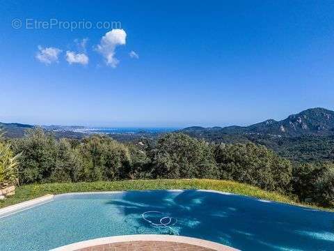 Maison à LES ADRETS-DE-L&#039;ESTEREL