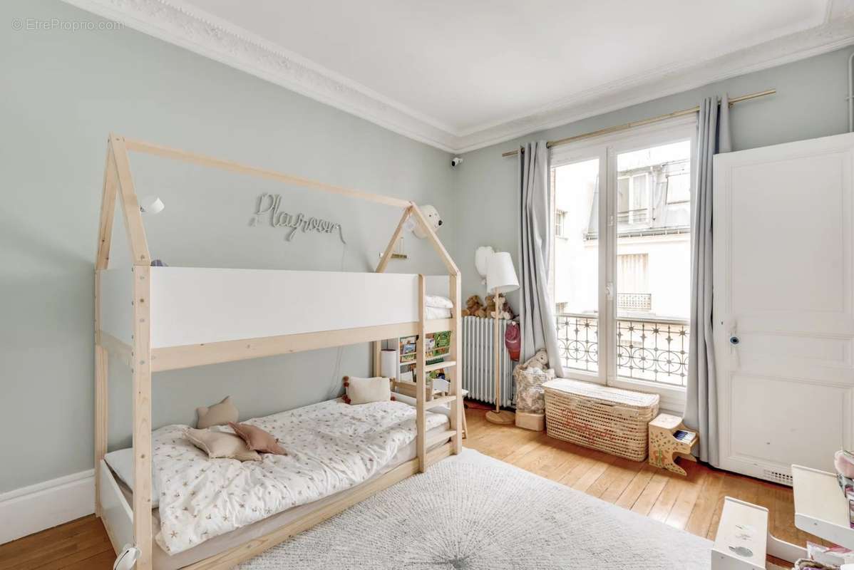 Appartement à PARIS-17E