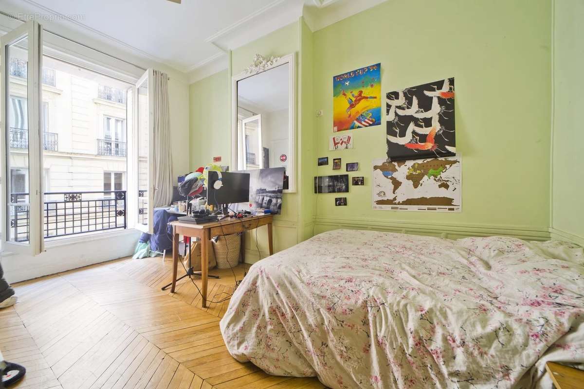 Appartement à PARIS-17E