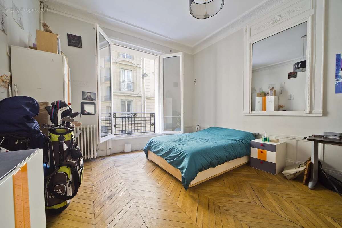 Appartement à PARIS-17E