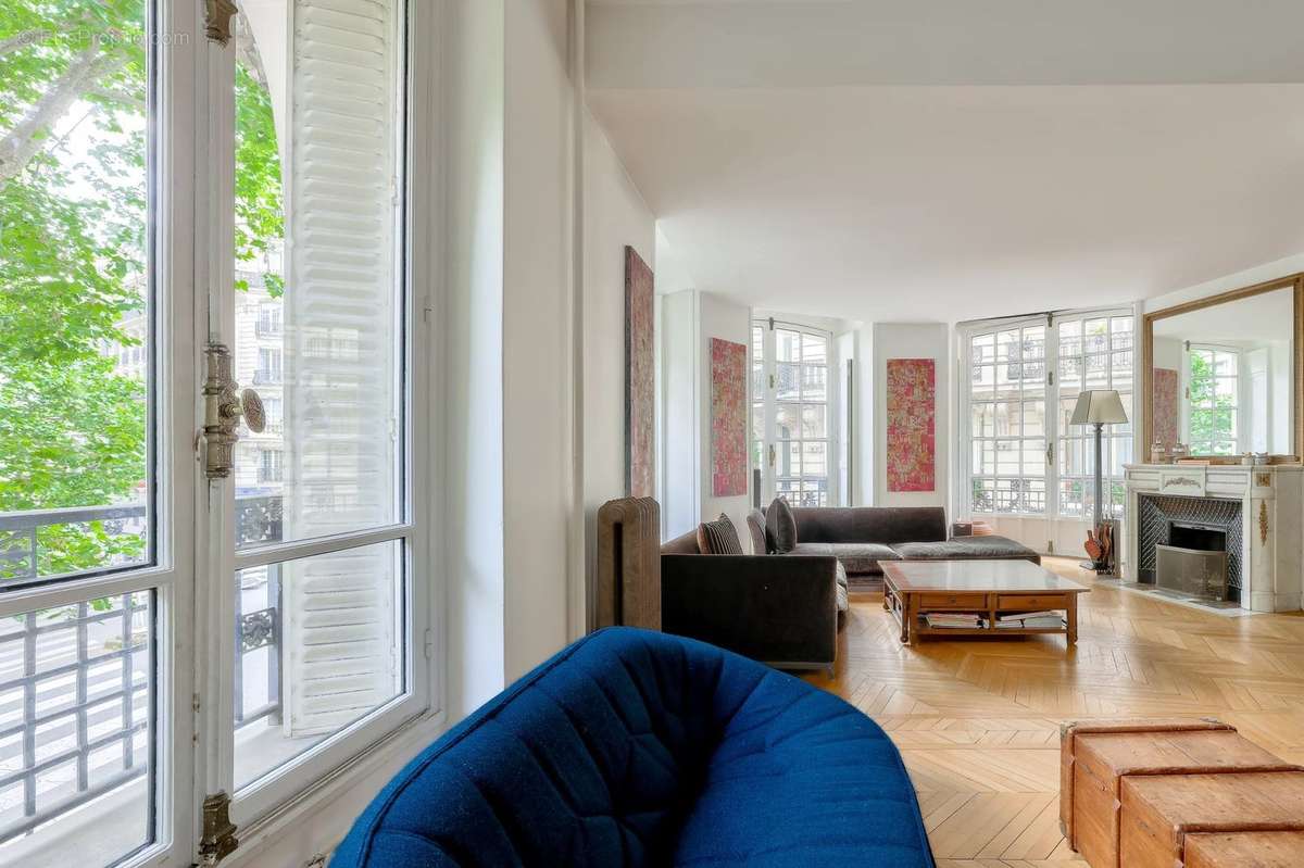 Appartement à PARIS-17E