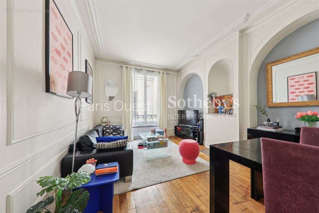 Appartement à PARIS-17E