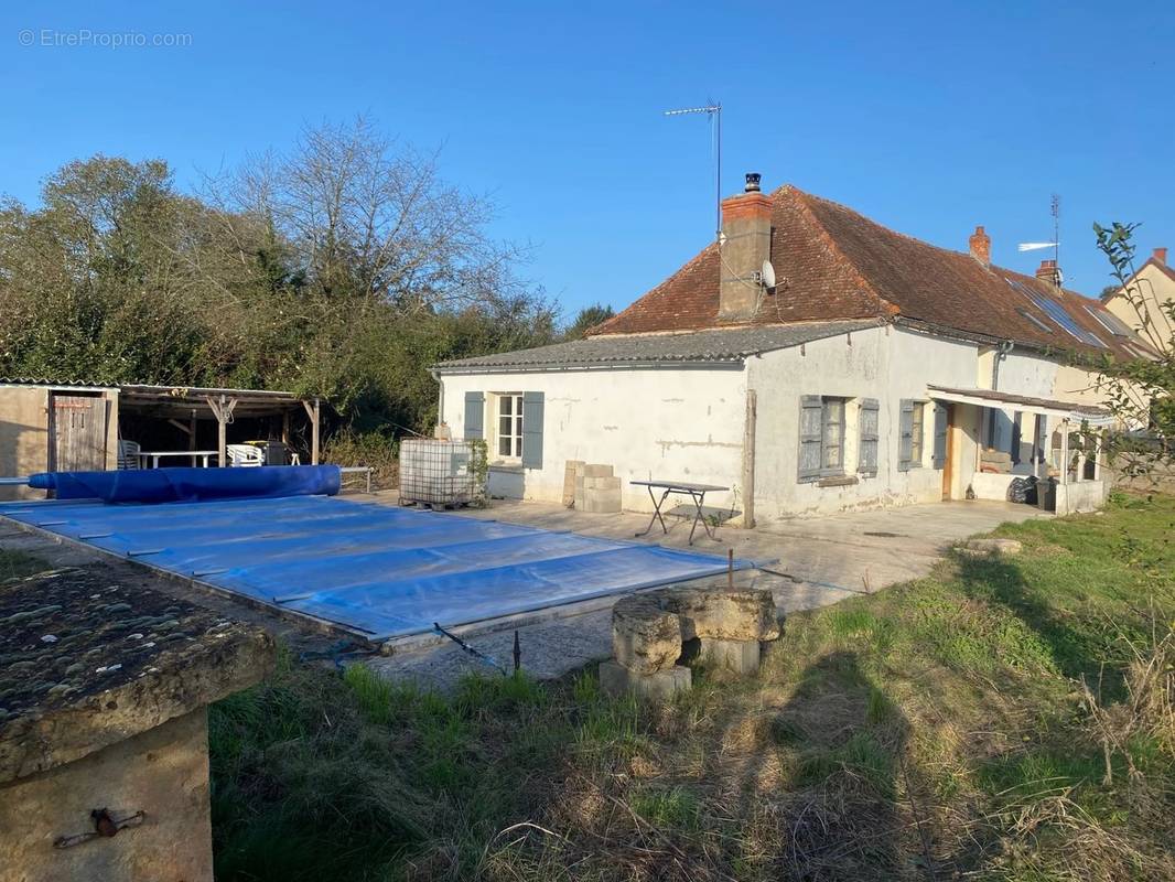 Maison à SAINT-YAN