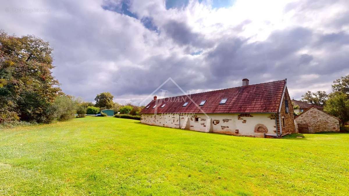 Maison à CERILLY