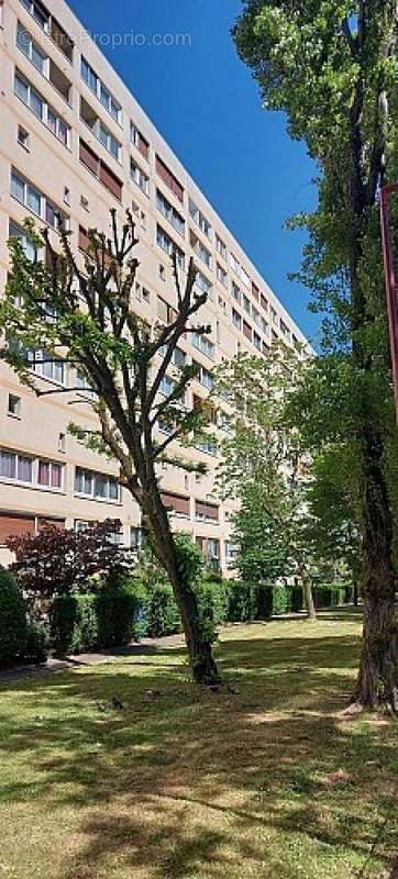 Appartement à FRESNES