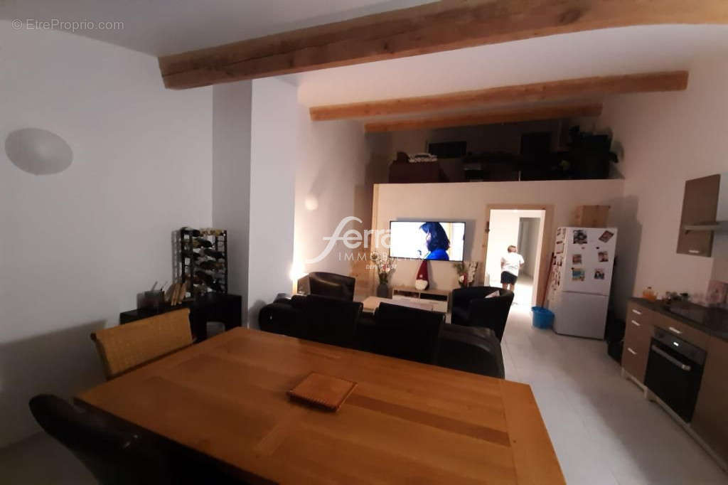 Appartement à SALERNES