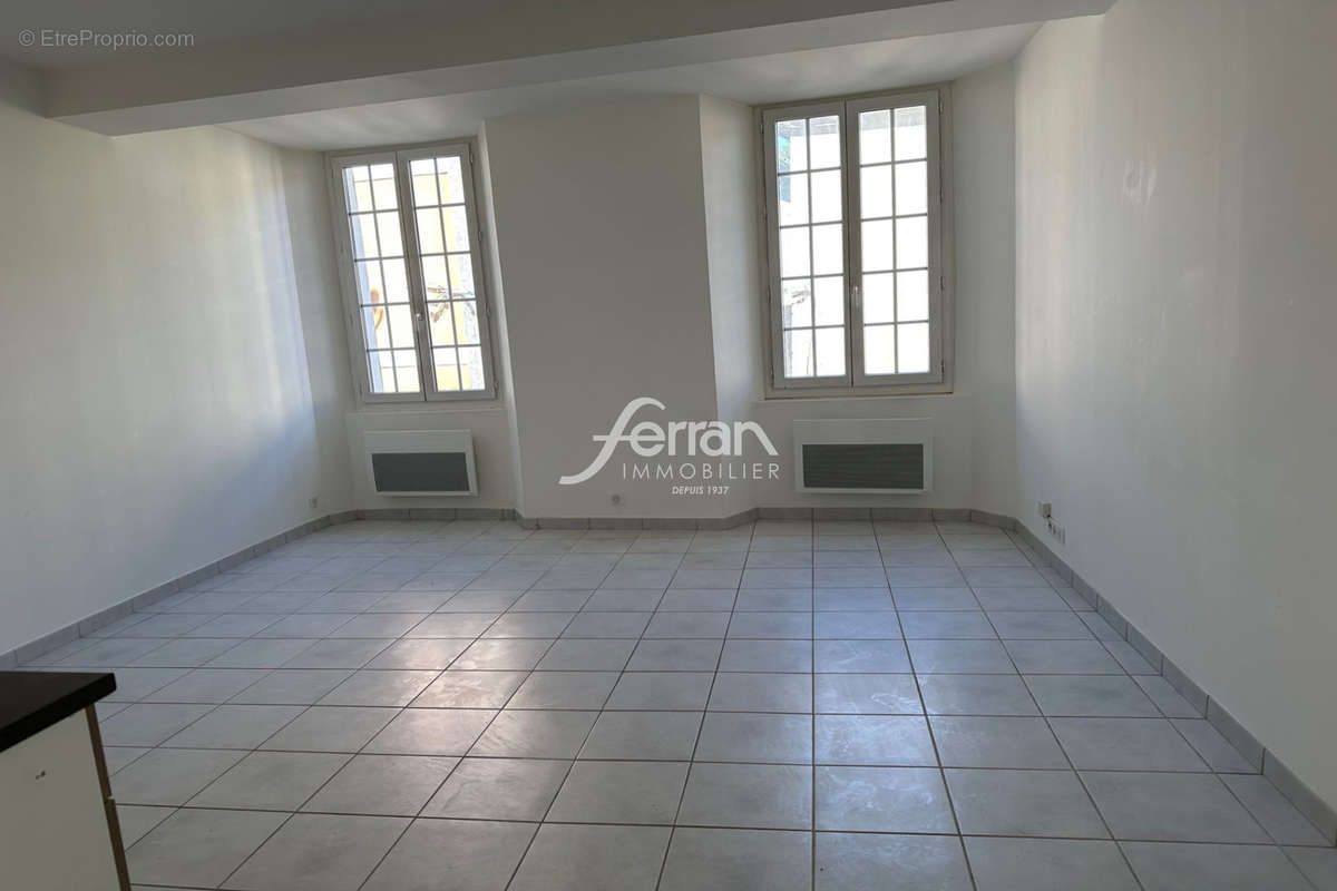 Appartement à SALERNES