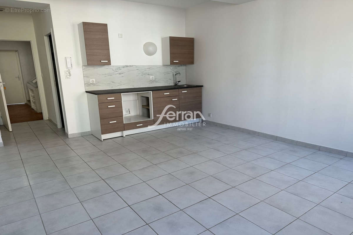 Appartement à SALERNES