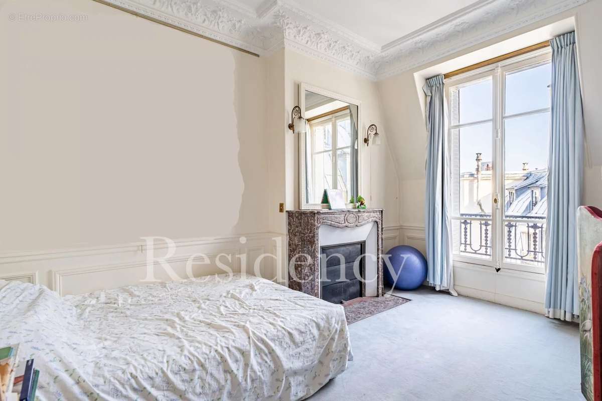 Appartement à PARIS-6E