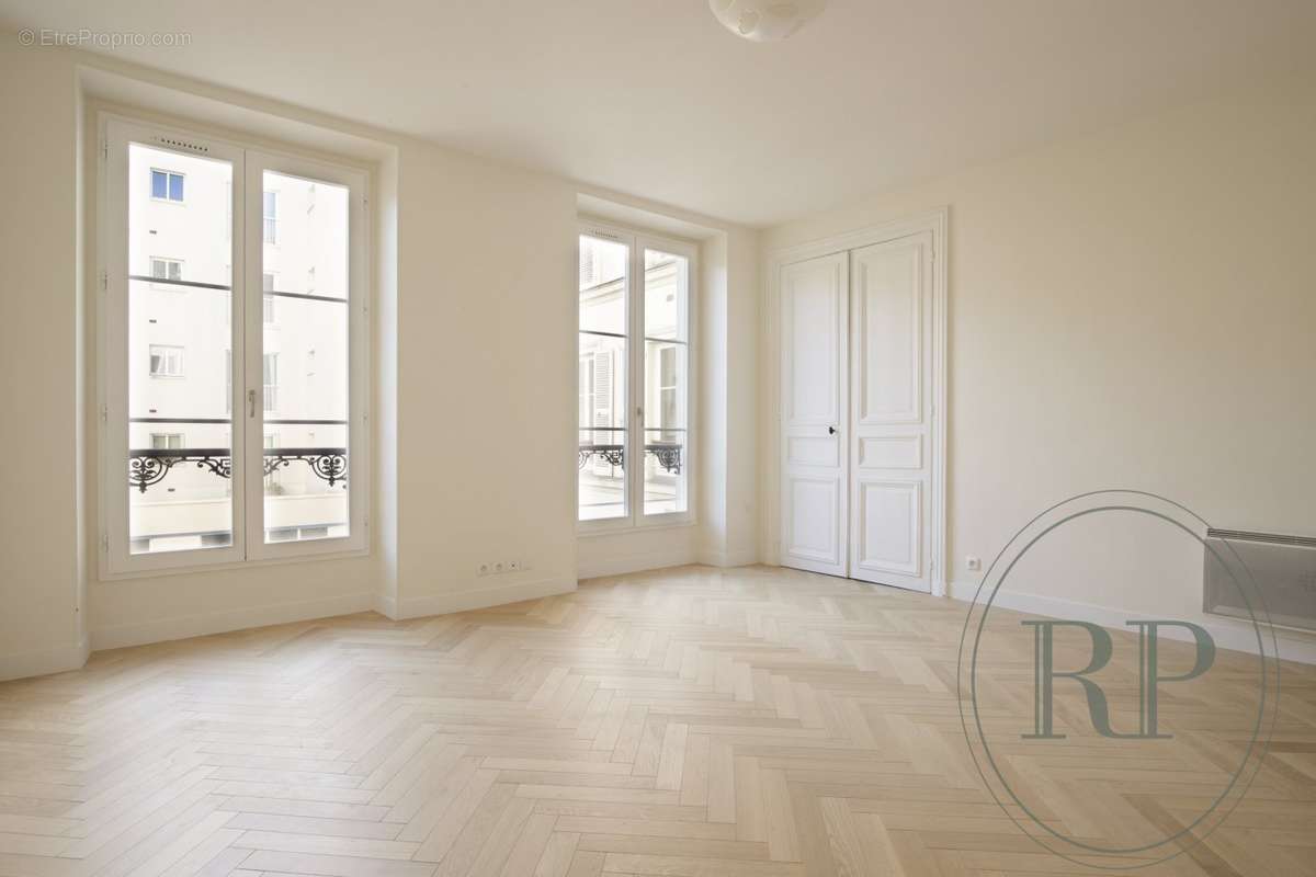 Appartement à PARIS-7E