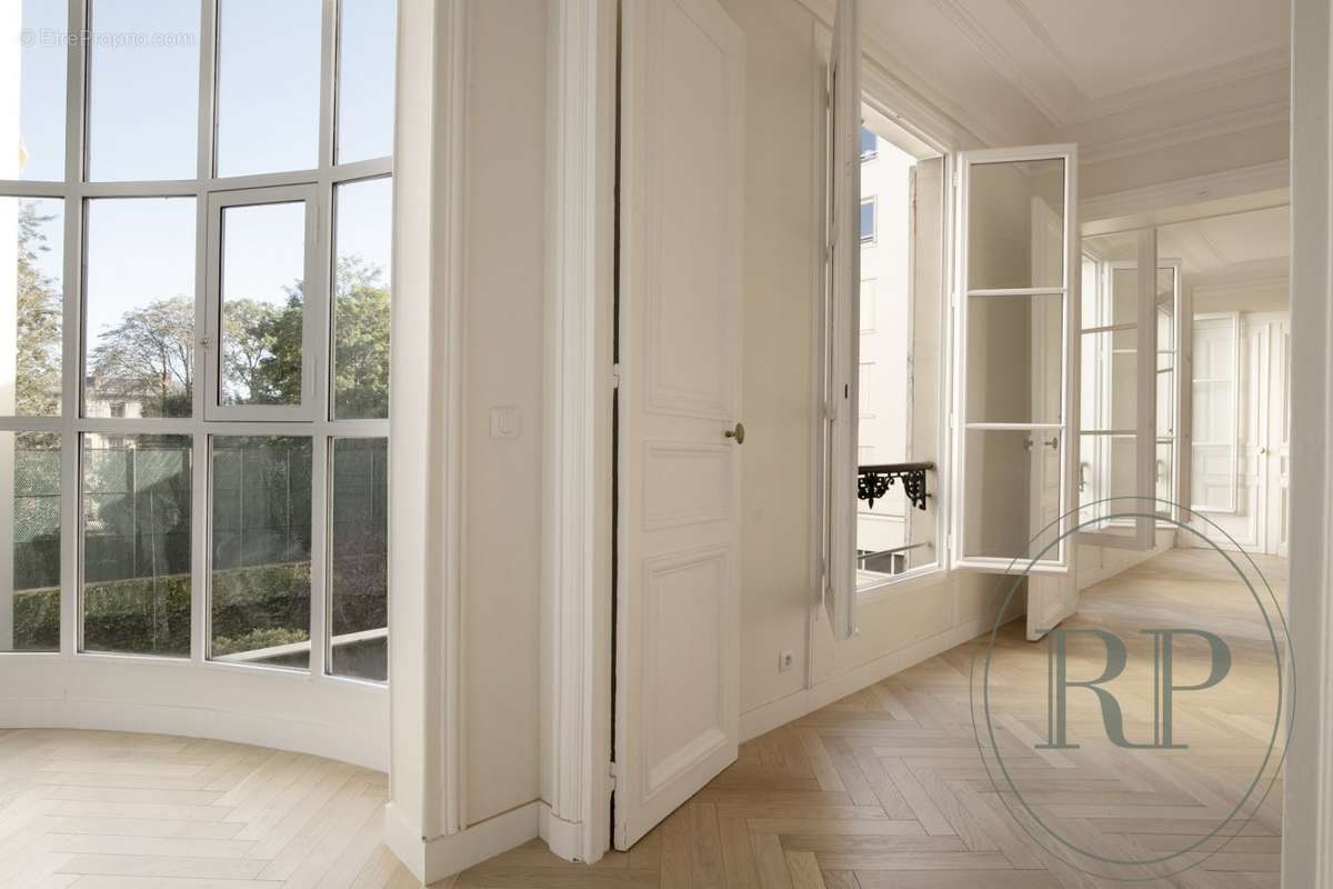 Appartement à PARIS-7E