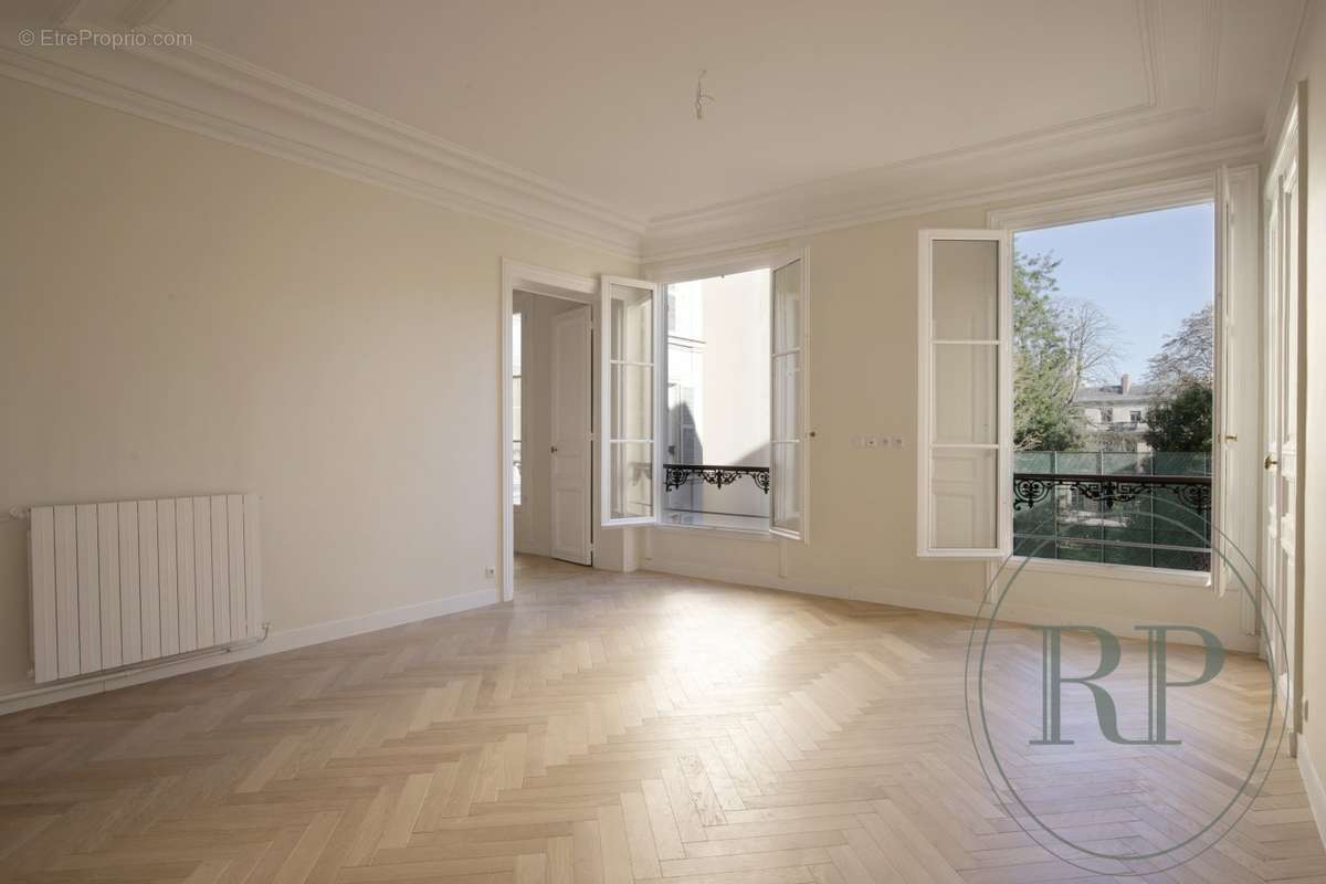 Appartement à PARIS-7E