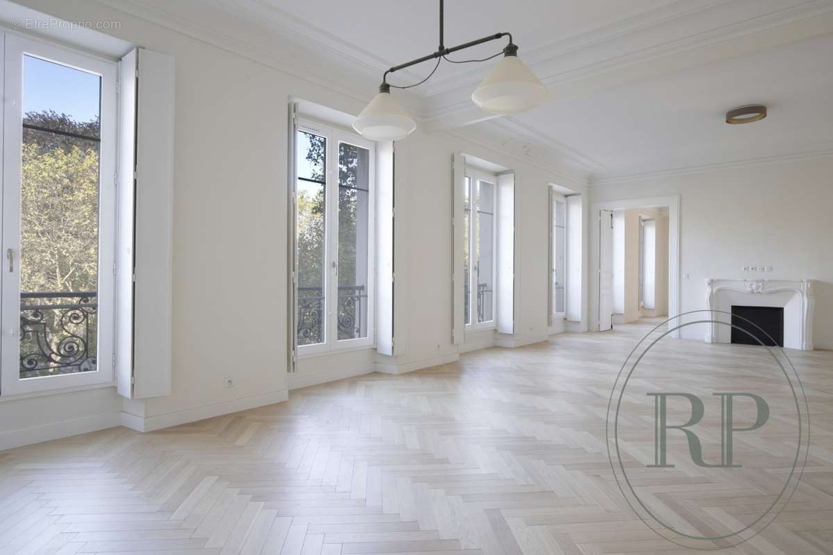 Appartement à PARIS-7E