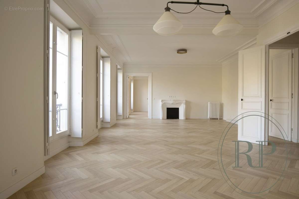 Appartement à PARIS-7E