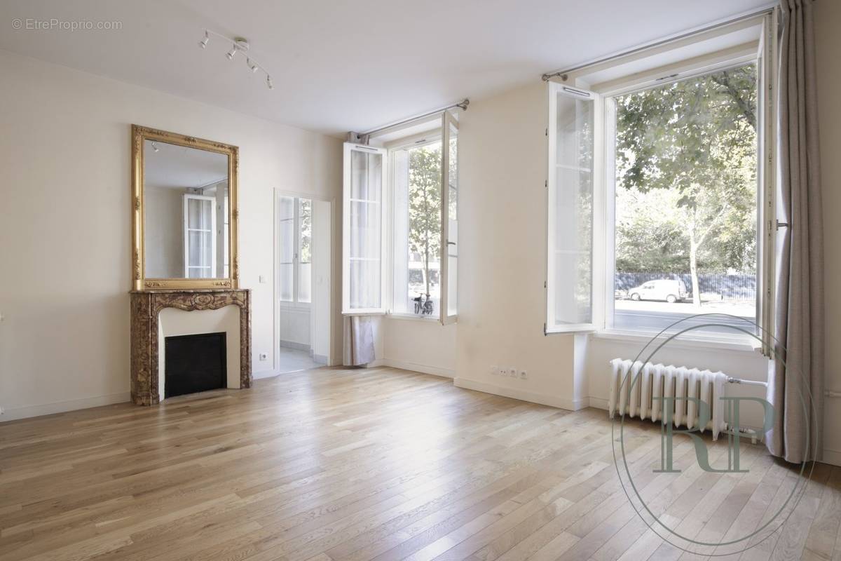 Appartement à PARIS-7E