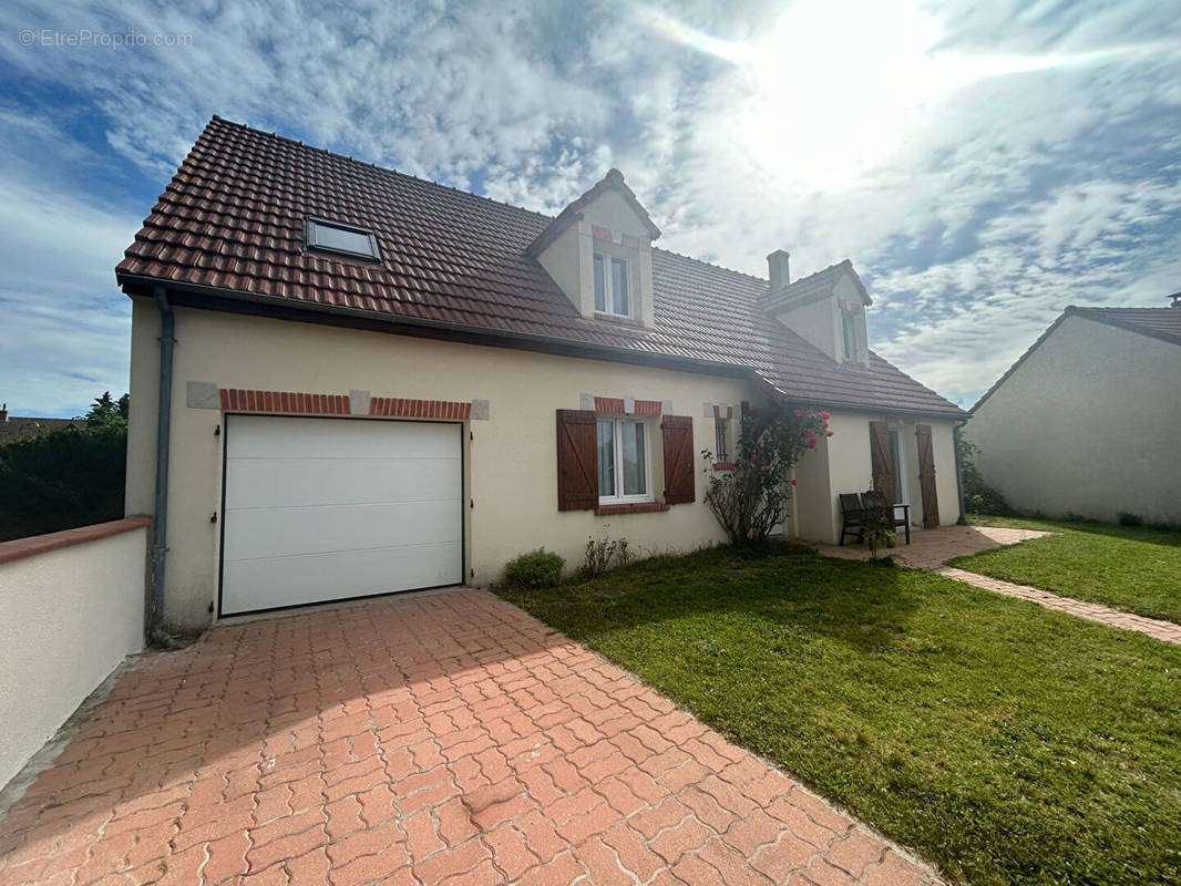 Maison à SAINT-JEAN-DE-LA-RUELLE