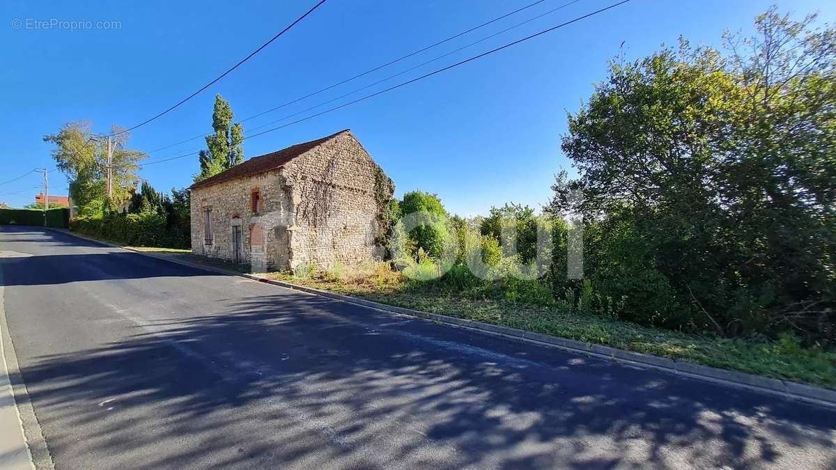 Maison à AIGUEPERSE