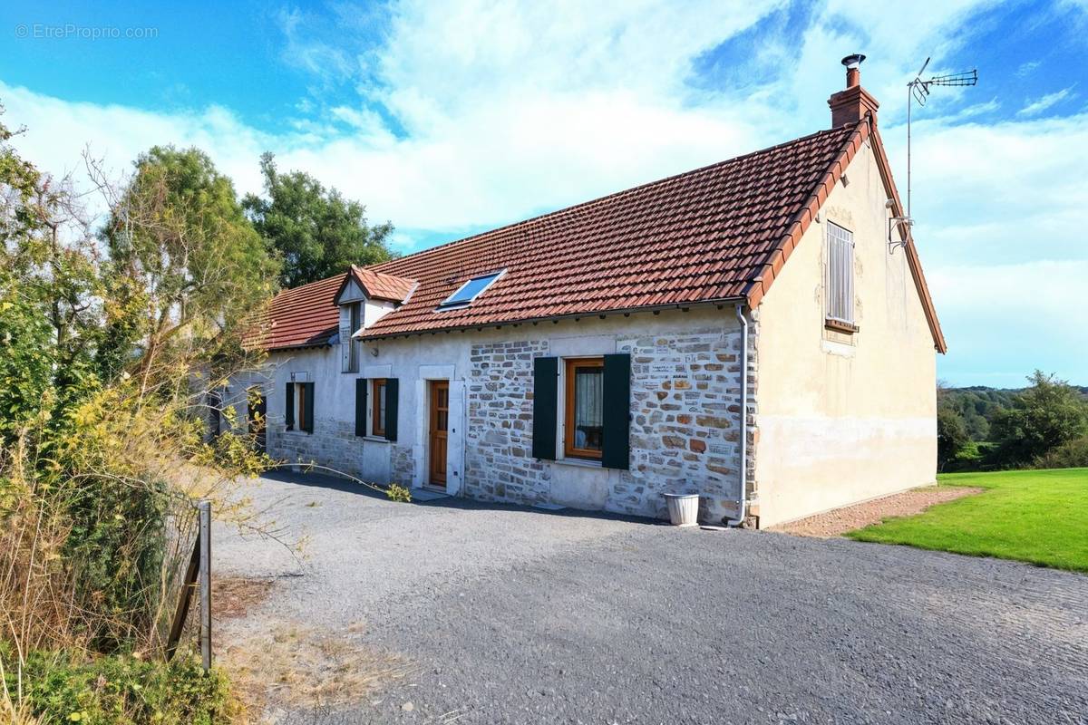 Maison à CHARRIN