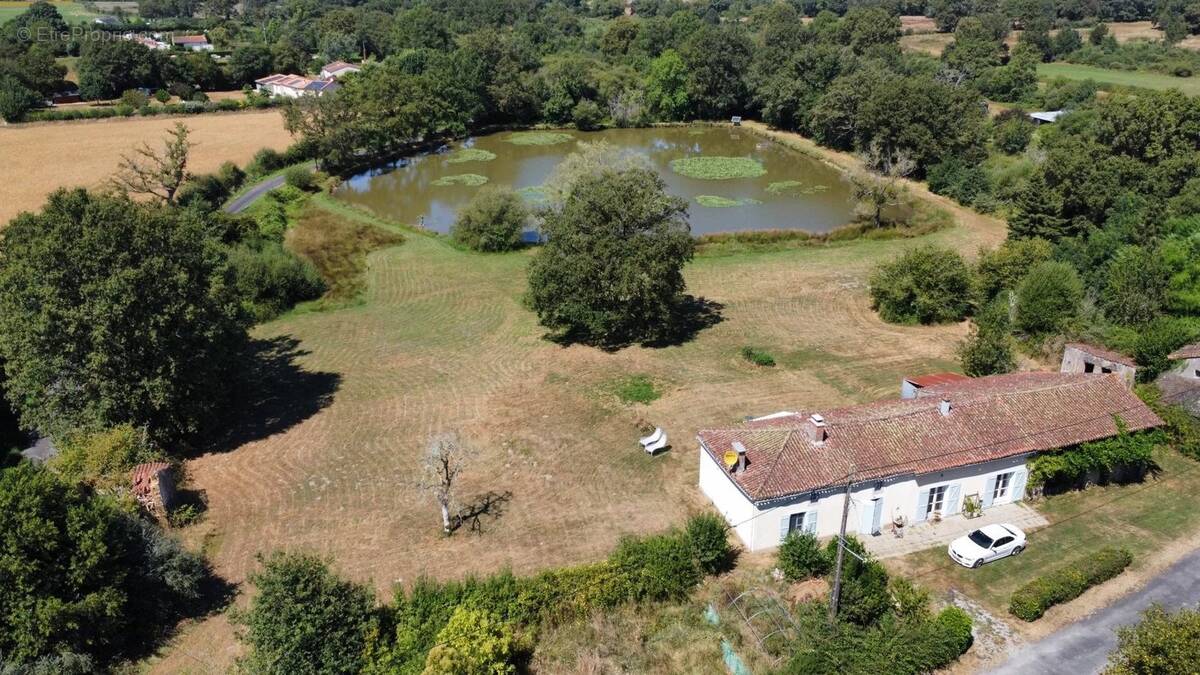 Maison à MILLAC