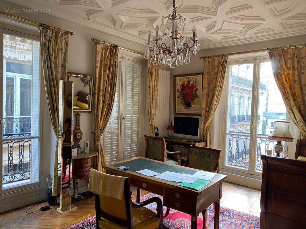 Appartement à PARIS-8E