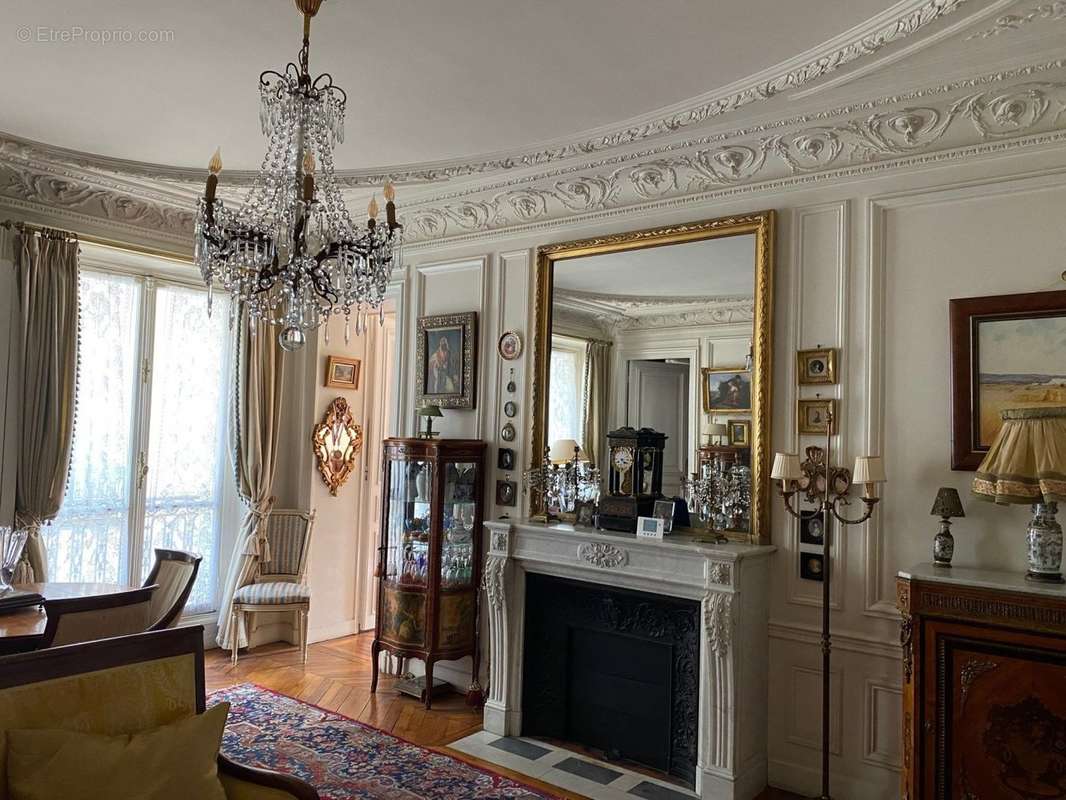 Appartement à PARIS-8E