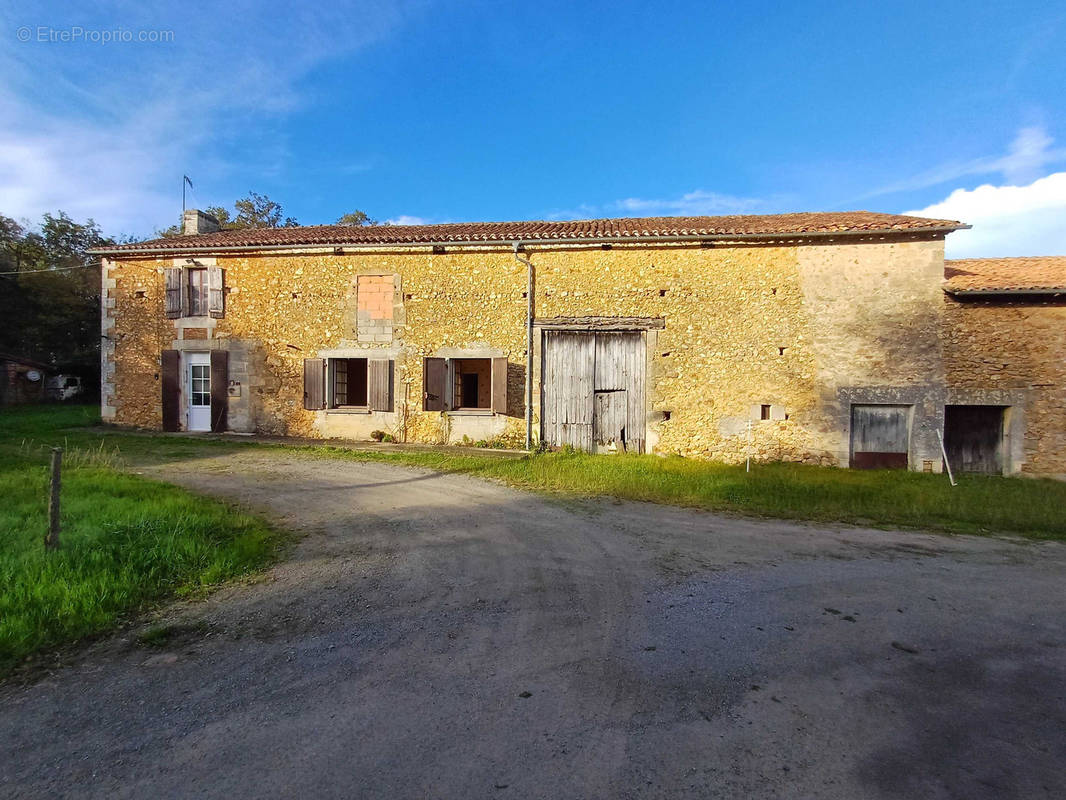 Maison à CHASSENEUIL-SUR-BONNIEURE