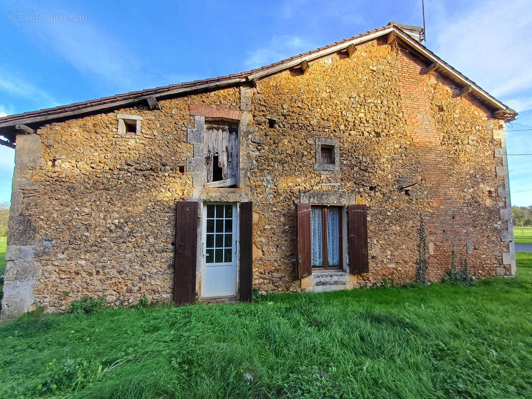 Maison à CHASSENEUIL-SUR-BONNIEURE