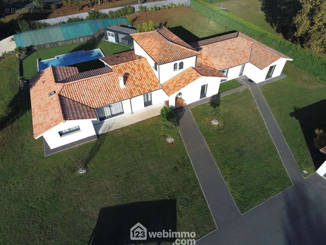 Magnifique propriété au bord du lac vert de Canéjean - Maison à BORDEAUX