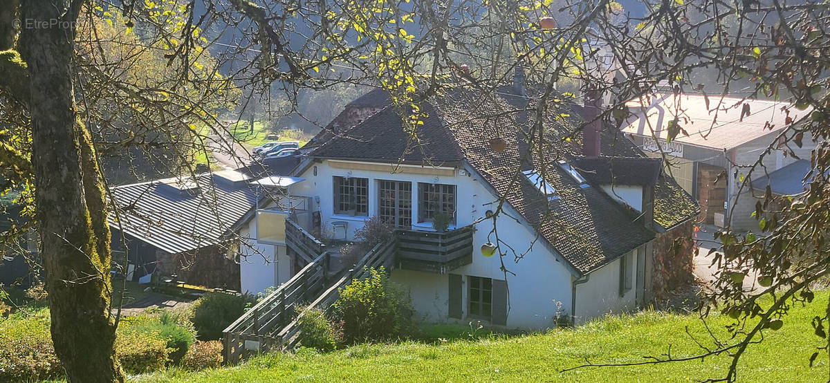 Maison à DOUCIER