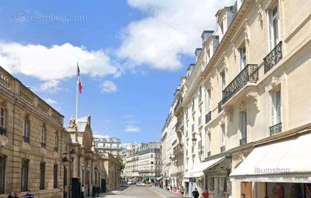 Commerce à PARIS-8E