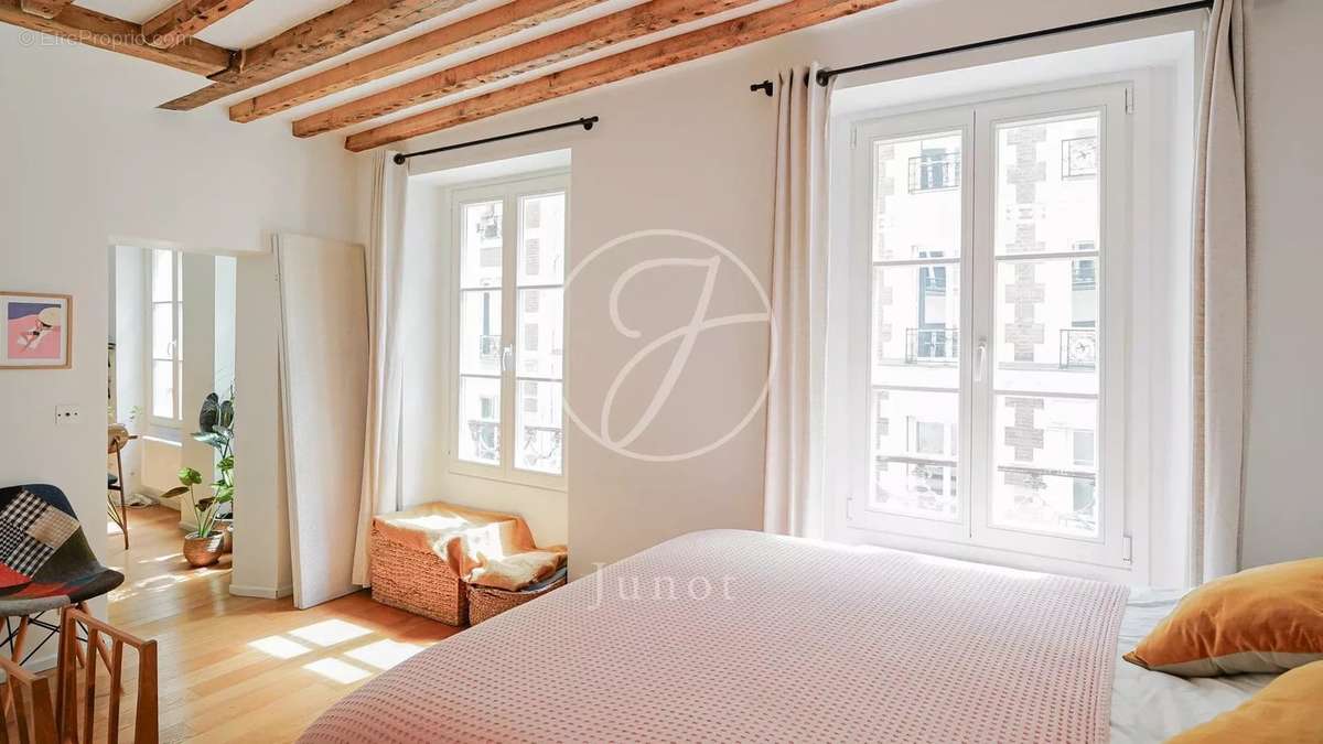 Appartement à PARIS-18E