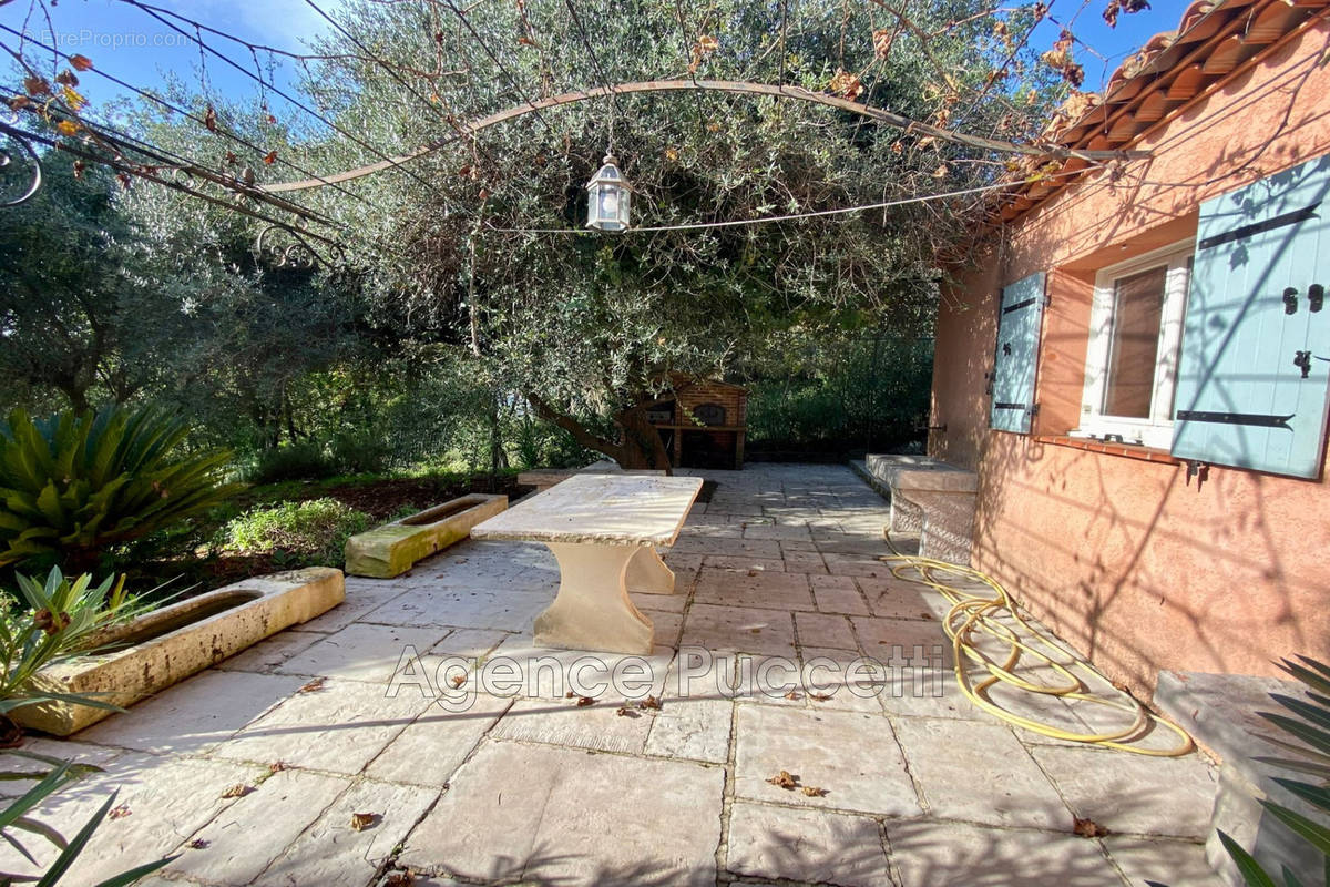 Maison à TOURRETTES-SUR-LOUP